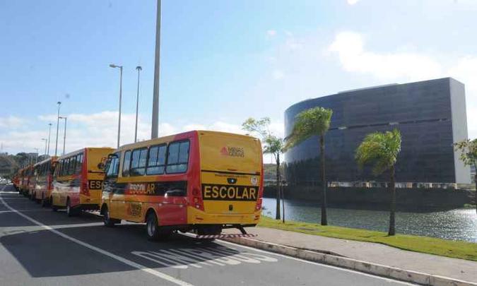 Metade de 400 micro-ônibus escolares para Minas foram entregues hoje em BH(foto: Jair Amaral/EM/D.A Press) Metade de 400 micro-ônibus escolares para Minas foram entregues hoje em BH(foto: Jair Amaral/EM/D.A Press)