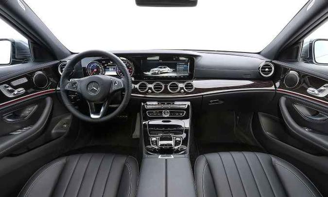 Pela primeira vez num carro, volante traz teclas de controle sensível ao toque(foto: Mercedes-Benz/Divulgação) Pela primeira vez num carro, volante traz teclas de controle sensível ao toque(foto: Mercedes-Benz/Divulgação)