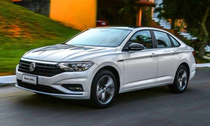 Com preço salgado, nova geração do Jetta não conseguiu desbancar nem o Chevrolet Cruze, que será reestilizado em breve(foto: Pedro Danthas/Volkswagen/Divulgação) Com preço salgado, nova geração do Jetta não conseguiu desbancar nem o Chevrolet Cruze, que será reestilizado em breve(foto: Pedro Danthas/Volkswagen/Divulgação)