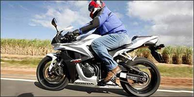 Modelo ficou mais compacto e confort�vel, com guid�o mais alto(foto: Fotos: Caio Mattos/Honda/Divulga��o)