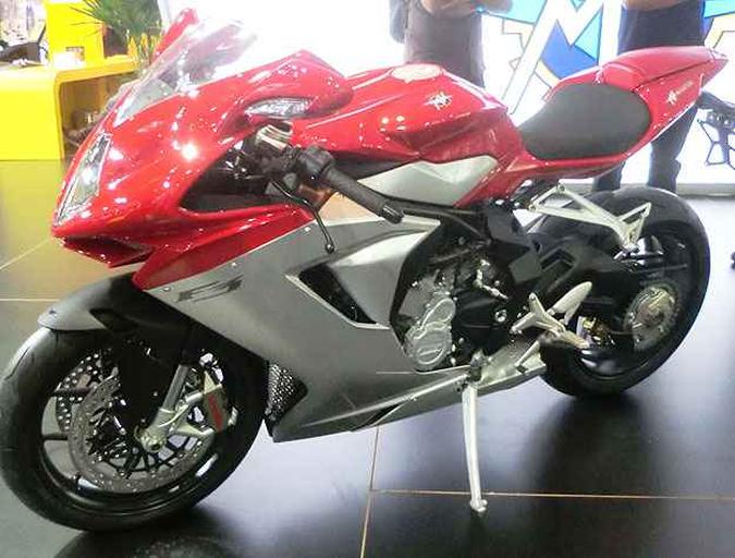 MV Agusta F3 é equipada com motor de três lilindros e 148cv(foto: Teo Mascarenhas/Esp. EM ) MV Agusta F3 é equipada com motor de três lilindros e 148cv(foto: Teo Mascarenhas/Esp. EM )