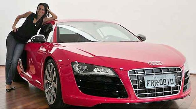 Simone Mozzilli venceu um dos concursos do Audi Gift Day e teve um R8 emprestado durante um final de semana(foto: Audi/Divulga��o)