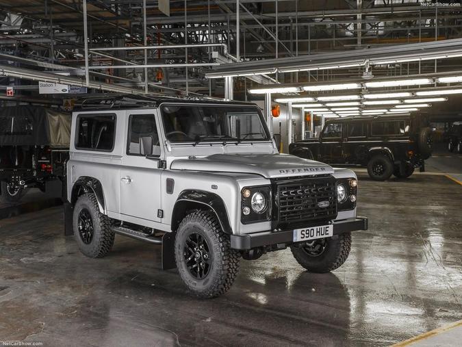 Land Rover faz edição limitada do Defender em comemoração aos 2 milhões de unidades produzidas. Modelos serão leiloados para arrecadar fundos à Cruz VermelhaLand Rover / Divulgação e NetCarShow/ Divulgação Land Rover faz edição limitada do Defender em comemoração aos 2 milhões de unidades produzidas. Modelos serão leiloados para arrecadar fundos à Cruz VermelhaLand Rover / Divulgação e NetCarShow/ Divulgação