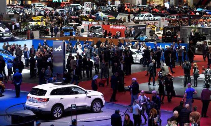 Nos sete pavilhões, os visitantes podem conferir as principais novidades da indústria automotiva(foto: Fabrice Coffrini/AFP) Nos sete pavilhões, os visitantes podem conferir as principais novidades da indústria automotiva(foto: Fabrice Coffrini/AFP)