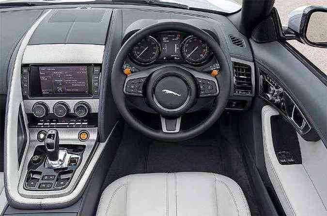 Interior do Jaguar F-Type: no ser possvel regulariz-lo caso seja feita uma importao direta do Reino Unido(foto: Jaguar/Divulgao)