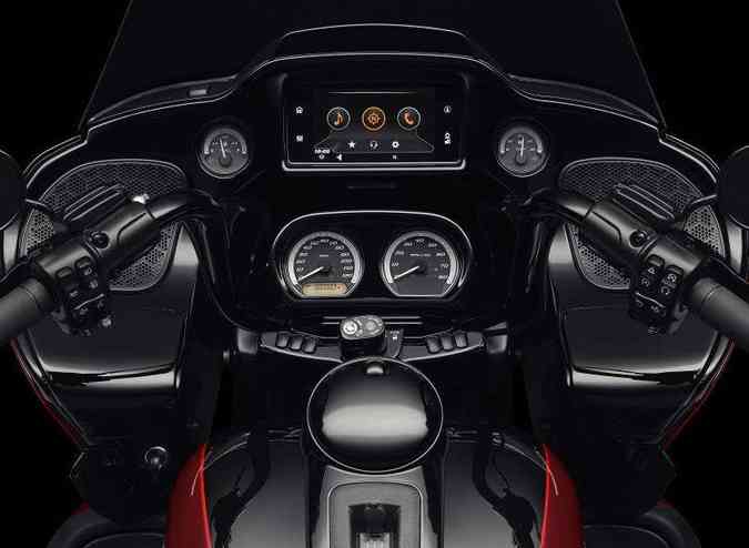 A tela do painel  sensvel ao toque e permite o espelhamento do celular(foto: Harley-Davidson/Divulgao)