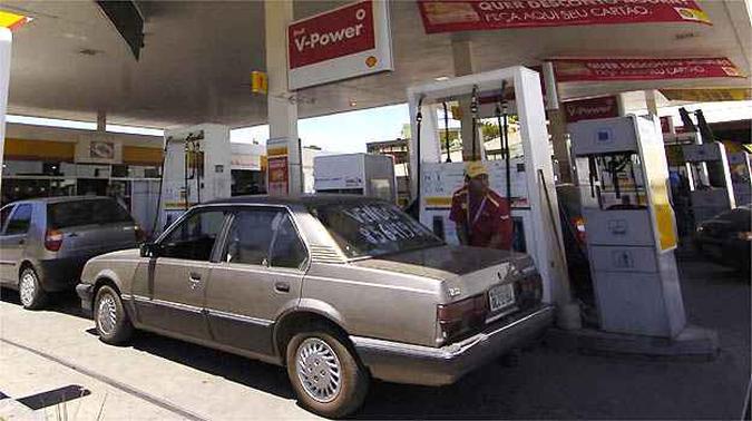 Dono de um veículo mais velho não tem condições de abastecer com gasolina Podium é que vai pagar o pato (foto: Renato Weil/EM/D.A PRESS) Dono de um veículo mais velho não tem condições de abastecer com gasolina Podium é que vai pagar o pato (foto: Renato Weil/EM/D.A PRESS)