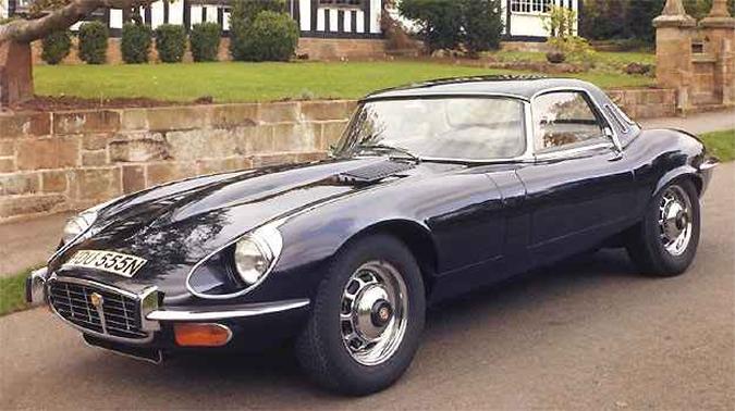 As linhas puristas do E-Type S1 3.8 foram sendo esticadas ao longo dos anos, ganhando tanto em rendimento quanto em tamanho e peso, como na última série S3, equipada em sua maioria com motor V12 5.3 As linhas puristas do E-Type S1 3.8 foram sendo esticadas ao longo dos anos, ganhando tanto em rendimento quanto em tamanho e peso, como na última série S3, equipada em sua maioria com motor V12 5.3
