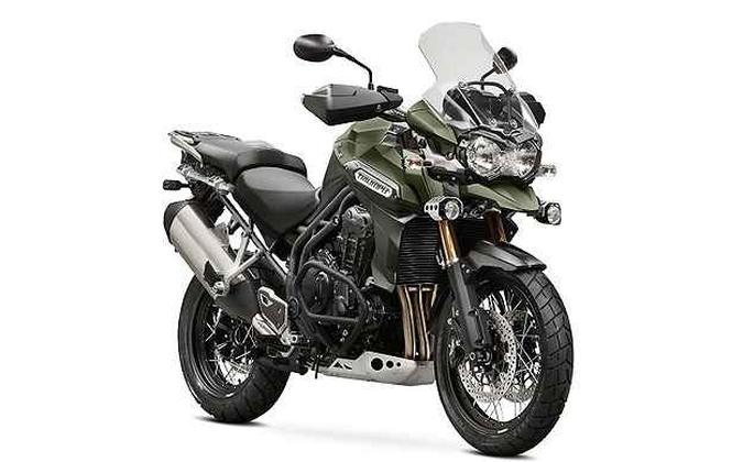 A Tiger Explorer 1200 XC tem rodas raiadas, mais apropriadas para o fora de estrada(foto: Triumph/Divulgação) A Tiger Explorer 1200 XC tem rodas raiadas, mais apropriadas para o fora de estrada(foto: Triumph/Divulgação)