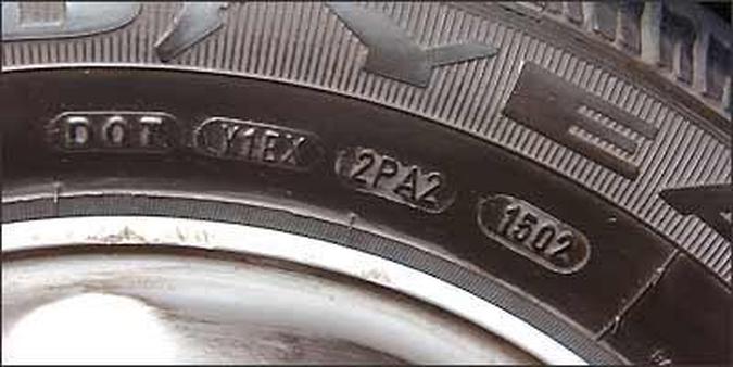 N�mero 15 representa a semana e 02 o ano, ou seja, foi fabricado na 15� semana de 2002(foto: Jair Amaral/EM/D.A Press)