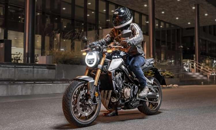 Honda/Divulgação As pedaleiras foram recuadas em 3mm e elevadas em 6mm, e o banco posicionado a 810mm do solo - Honda/Divulgação
