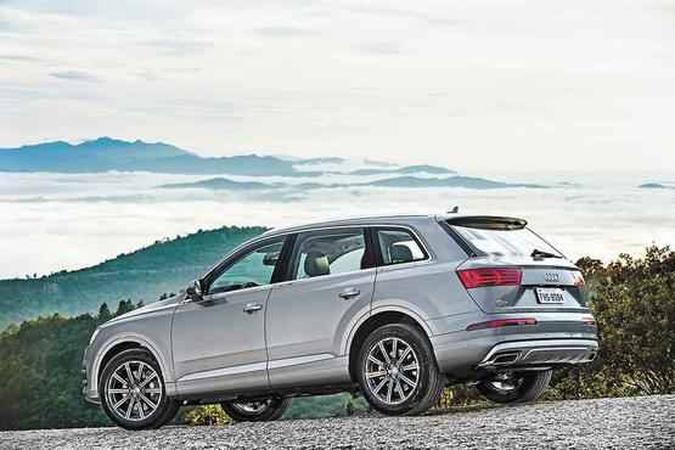 A traseira é marcada por linhas horizontais e as lanternas de LED são ativadas com a ignição ligada(foto: Pedro Bicudo/Audi) A traseira é marcada por linhas horizontais e as lanternas de LED são ativadas com a ignição ligada(foto: Pedro Bicudo/Audi)