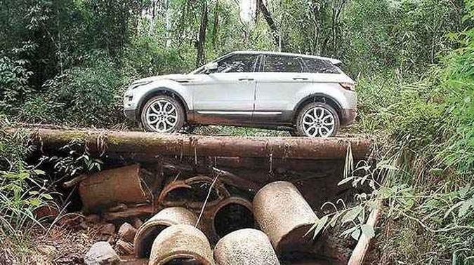 Visão lateral reforça a beleza do Evoque, que tem linha de cintura elevada(foto: Pedro Cerqueira/EMDAPress) Visão lateral reforça a beleza do Evoque, que tem linha de cintura elevada(foto: Pedro Cerqueira/EMDAPress)