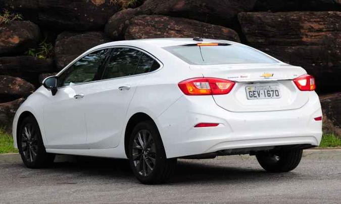 Frente em cunha deixa carro com cara de bravo e a traseira curta, com jeito de cupê. Calibragem da suspensão mescla conforto e estabilidade(foto: Gladyston Rodrigues/EM/D.A Press) Frente em cunha deixa carro com cara de bravo e a traseira curta, com jeito de cupê. Calibragem da suspensão mescla conforto e estabilidade(foto: Gladyston Rodrigues/EM/D.A Press)