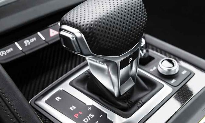 O câmbio automático S Tronic de oito velocidades proporciona trocas de marchas suaves e rápidas(foto: Audi/Divulgação) O câmbio automático S Tronic de oito velocidades proporciona trocas de marchas suaves e rápidas(foto: Audi/Divulgação)