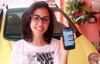 A estudante Priscila Facundes oferece caronas diárias com destino à UFPE para os amigos que moram perto da casa dela (foto: Julio Jacobina / DP) A estudante Priscila Facundes oferece caronas diárias com destino à UFPE para os amigos que moram perto da casa dela (foto: Julio Jacobina / DP)
