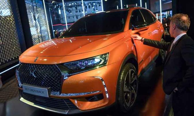 DS 7 Crossback é o novo SUV híbrido da marca de luxo da PSA, equipado com um motor a gasolina e dois elétricos, que juntos geram 300cv(foto: Fabrice Coffrini/AFP) DS 7 Crossback é o novo SUV híbrido da marca de luxo da PSA, equipado com um motor a gasolina e dois elétricos, que juntos geram 300cv(foto: Fabrice Coffrini/AFP)