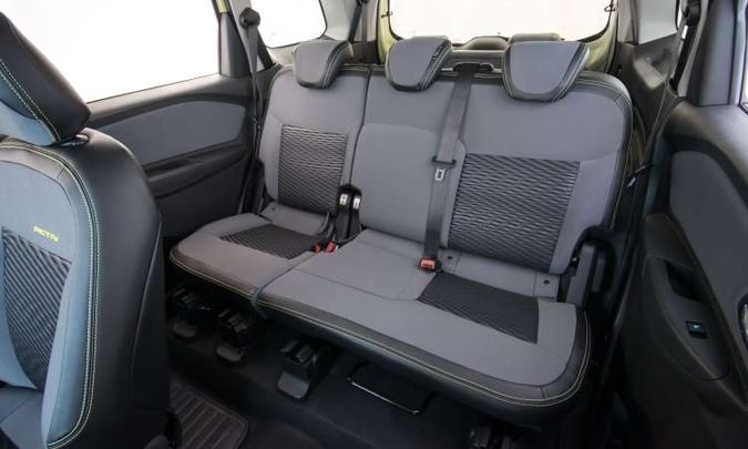 A segunda fileira de bancos agora tem sistema corrediço que permite ampliar o espaço para os passageiros ou para a carga(foto: Chevrolet/Divulgação) A segunda fileira de bancos agora tem sistema corrediço que permite ampliar o espaço para os passageiros ou para a carga(foto: Chevrolet/Divulgação)