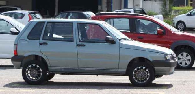Por ter concorrentes no mercado, Fiat Mille n�o ter� o mesmo privil�gio da Kombi e sair� de linha at� 31 de dezembro(foto: Marlos Ney Vidal/EM/D.A PRESS)