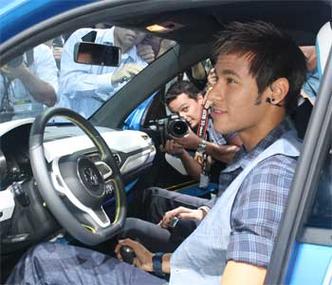 Neymar conhece o conceito Taigun, da Volkswagen(foto: Marcello Oliveira/EM/D.A PRESS) Neymar conhece o conceito Taigun, da Volkswagen(foto: Marcello Oliveira/EM/D.A PRESS)